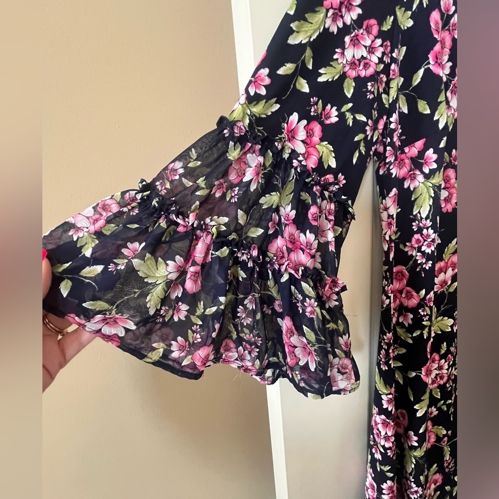 Chelsea Taylor Floral Bell Sleeve Mid Length Dress Women’s Size 8 - Picture 2 of 16